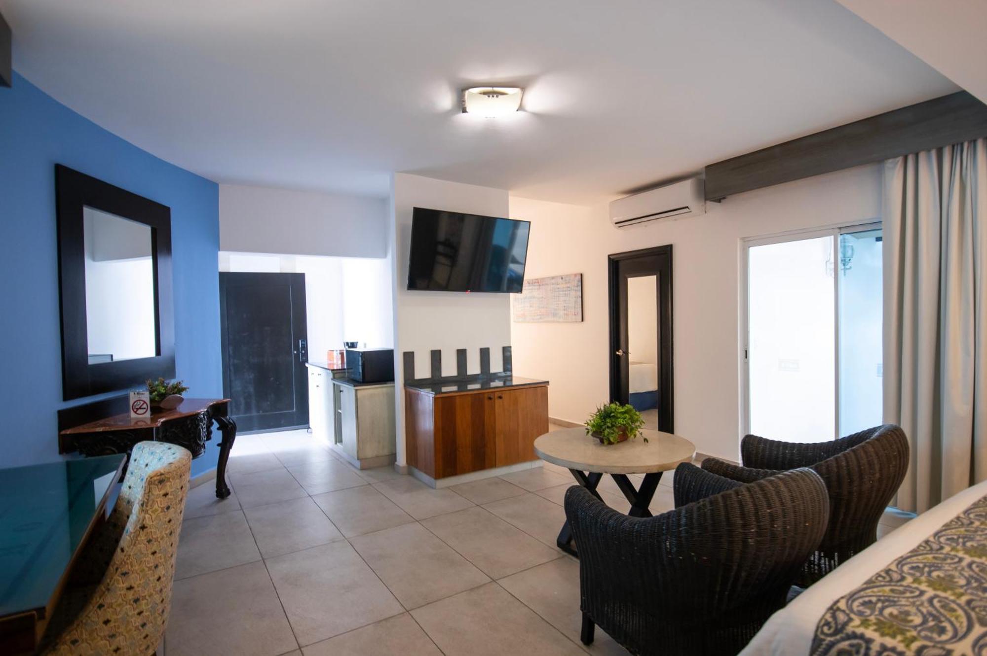 Hblue Hotel