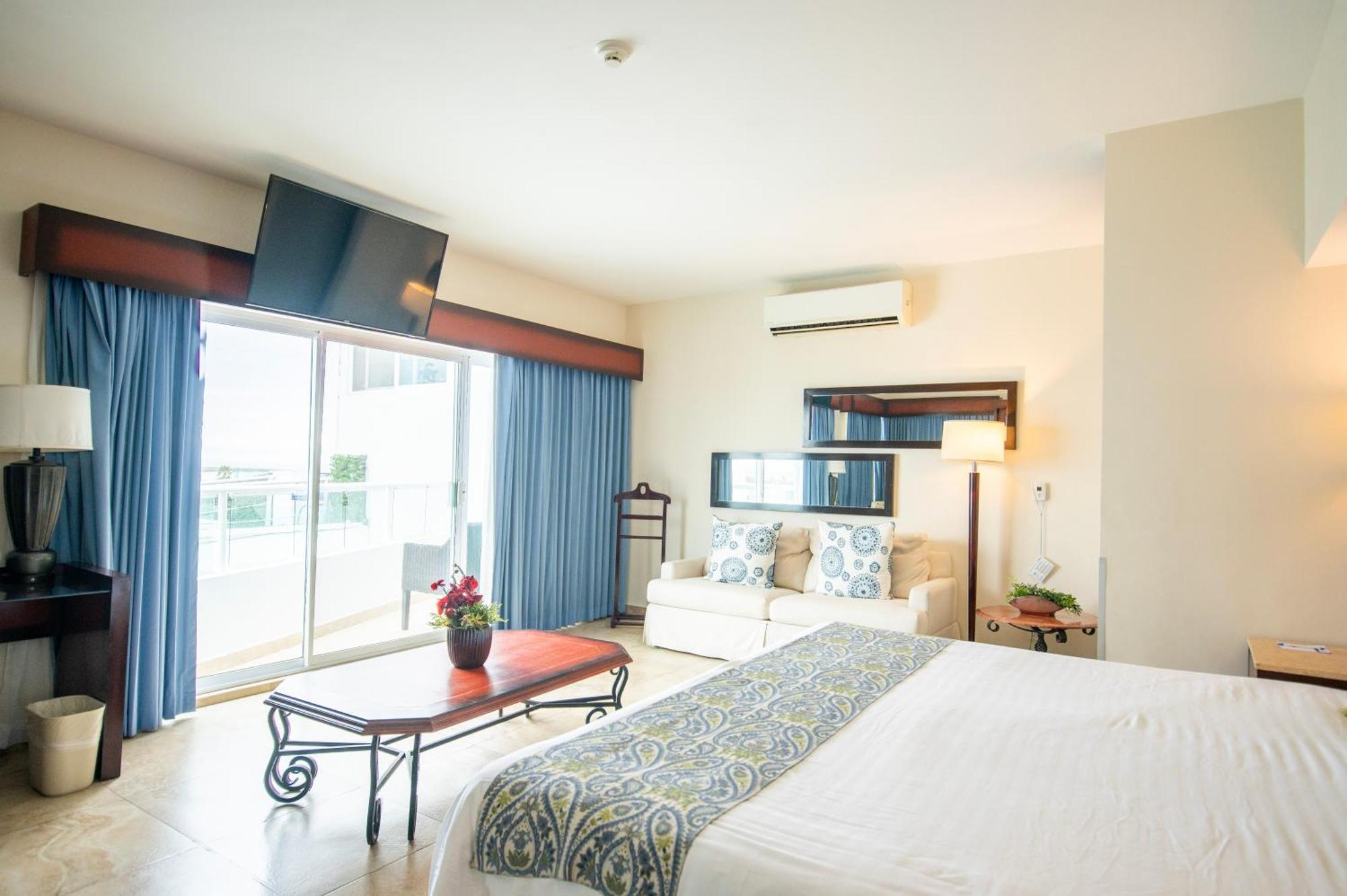Hblue Hotel 3*