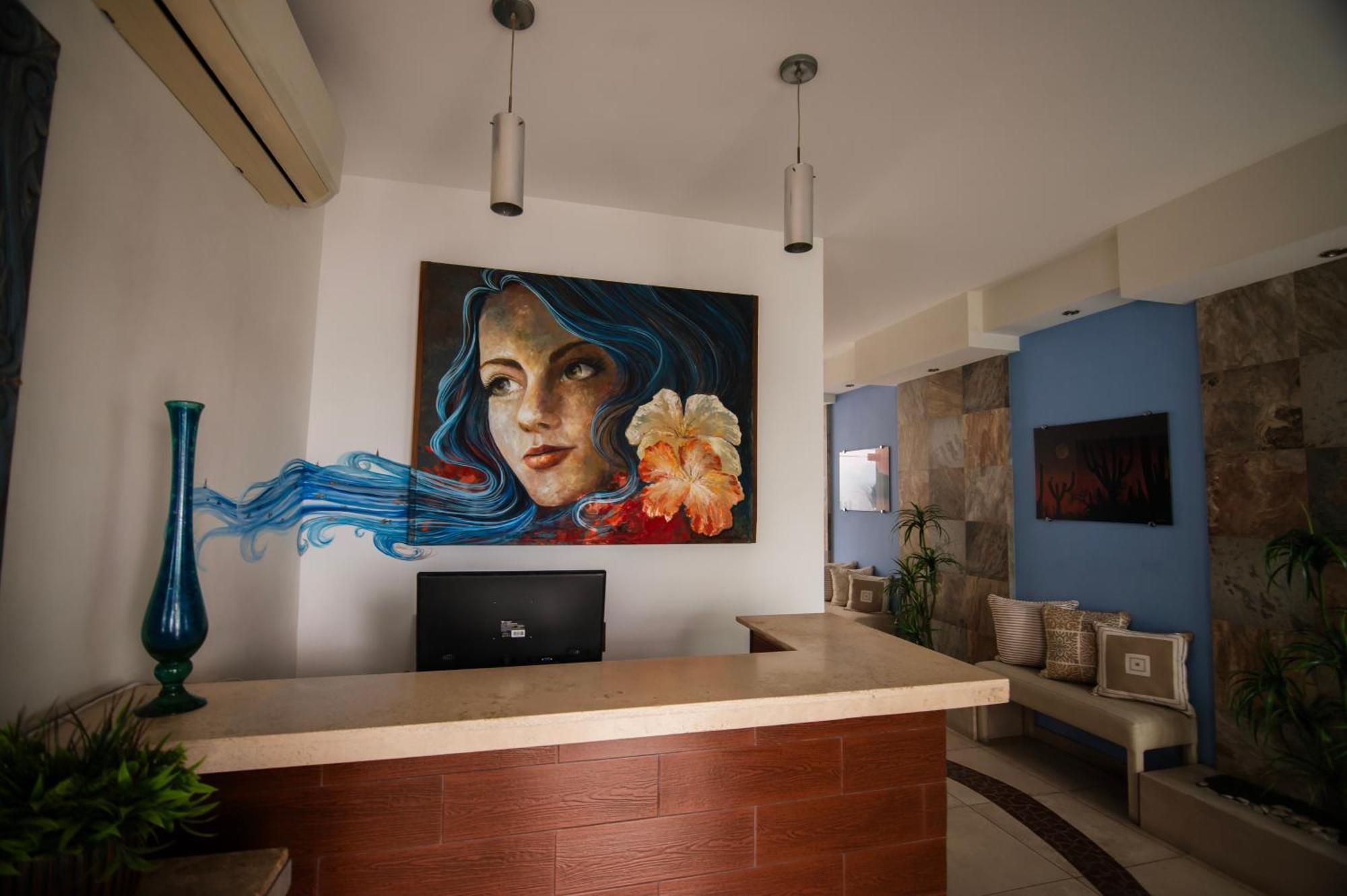 Hblue Hotel 3*